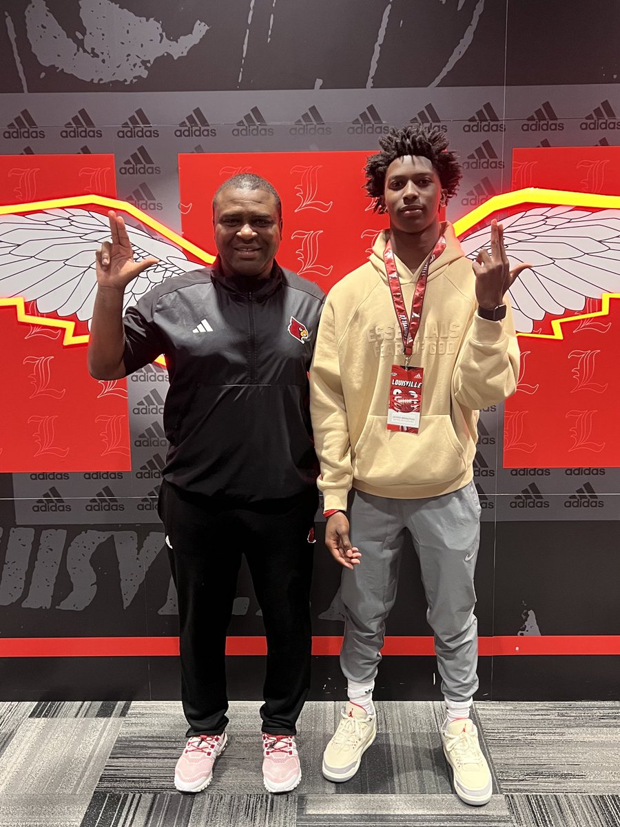 I had a amazing visit this weekend at The University of Louisville. Great time, hospitality, and experience with a amazing staff! #GoCards @JeffBrohm @CoachSteveEllis @Brohm_Brady @pete_nochta13