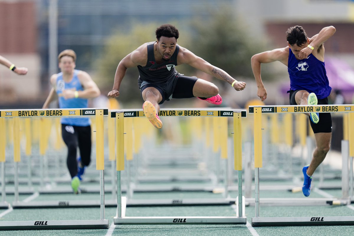 𝐌𝐞𝐧’𝐬 𝟏𝟏𝟎-𝐦𝐞𝐭𝐞𝐫 𝐡𝐮𝐫𝐝𝐥𝐞𝐬:

Freshman Cameron Jackson runs a collegiate PR, clocking in at 14.86 for 10th.