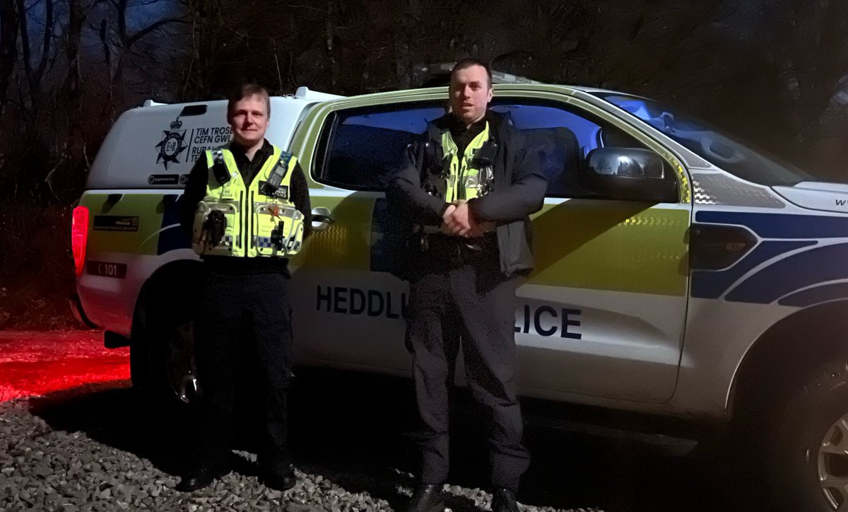 Tonight the #RuralCrimeTeam including 2 #SpecialConstables are out on our regular #OpNightWatch. We’ve been out giving advice regarding #Poaching on a farmers land near Abergavenny and Patrols where deer poaching has taken place with dogs near Usk. #SeeItReportIt.