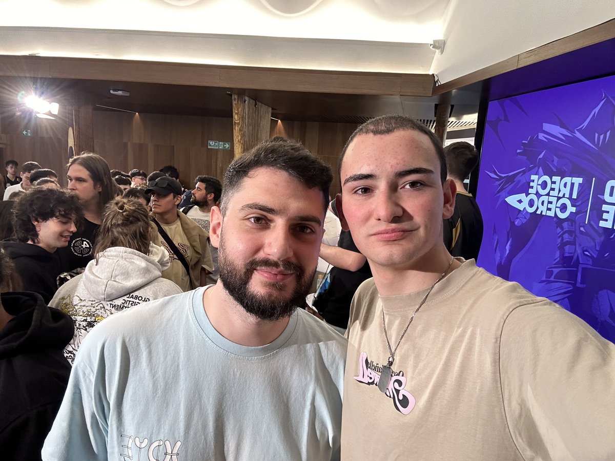 Hugo_tk04's tweet image. A mereciedo la pena sin duda el madrugon y el viaje para ir a ver desde granada a la mejor comunidad que hay gracias @Mixwell @theakaleina @RachelXGin  @xucxuc ❤️❤️