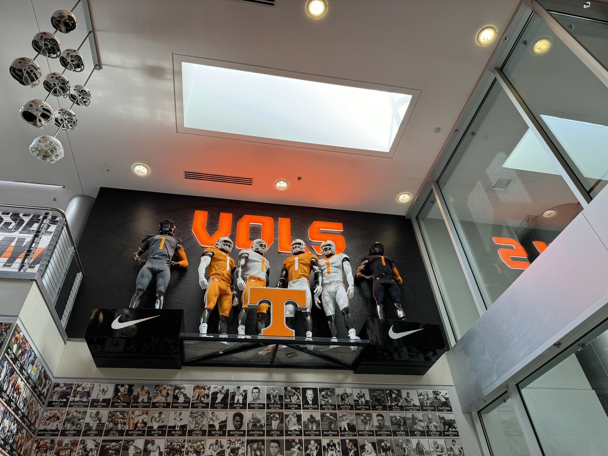 Had a great unofficial visit in Knoxville with @Vol_Football Thanks to all the coaches and staff for a great experience, GBO🧡🤍 @coachjoshheupel @CoachHalzle @WilliamInge1 @CoachEkelerUT @RobertAyersJr