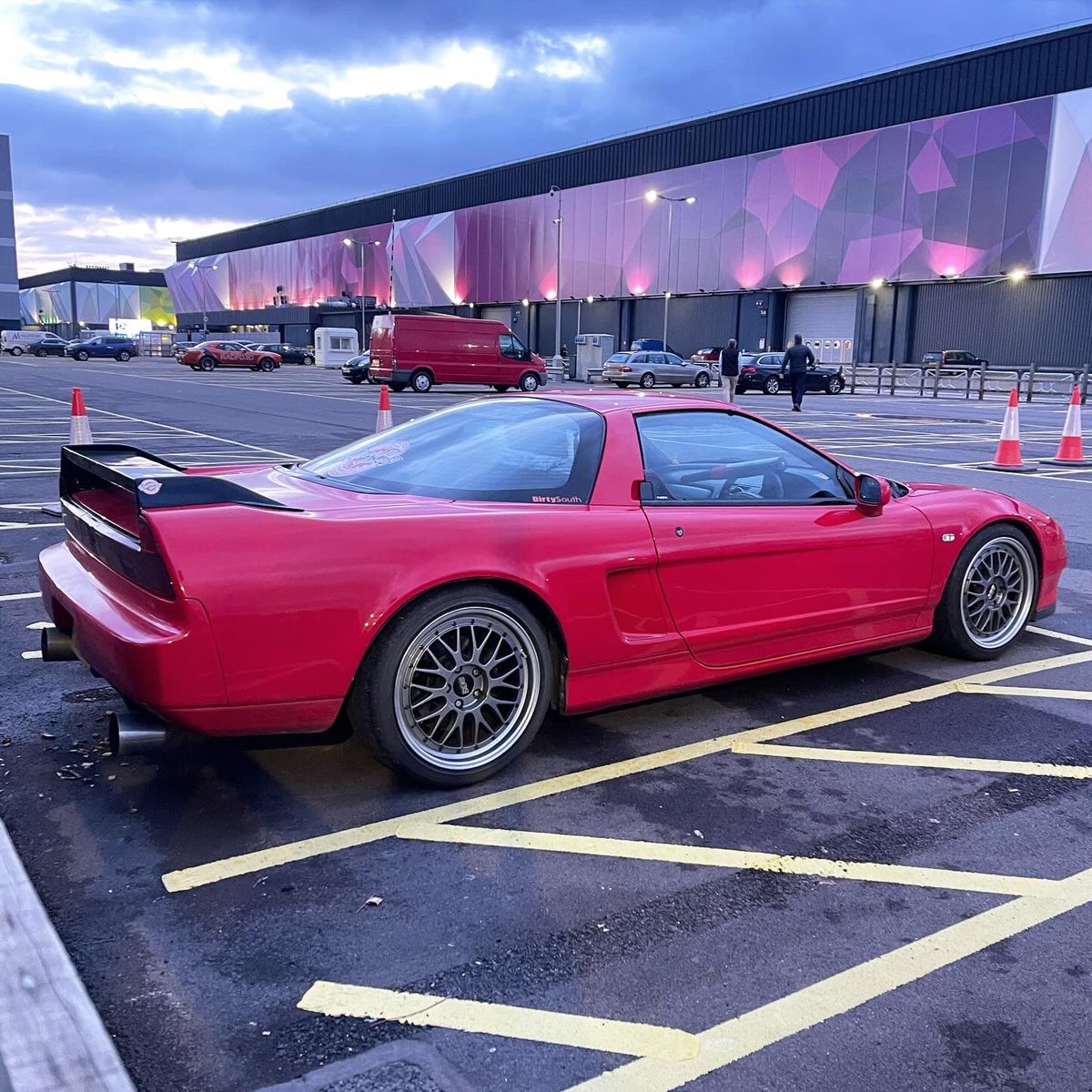 Popbangcolour's tweet photo. Day 2 photo dump from the @NECRestoShow - great to see so many familiar faces at the show & talk with car fwiends.
If you‘re coming tomorrow pop by hall 3 next to @drapertools & opposite the entrance with the Cadbury egg car on display!
#necresto https://t.co/x27UiCM9no
