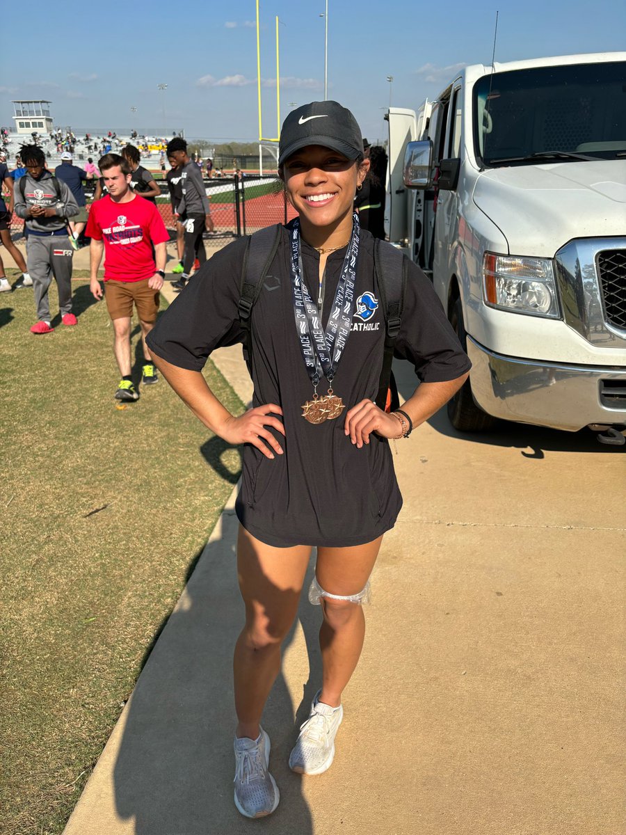 200m- 26.41 3rd place and 3rd place in the 400m!!🥉🥉