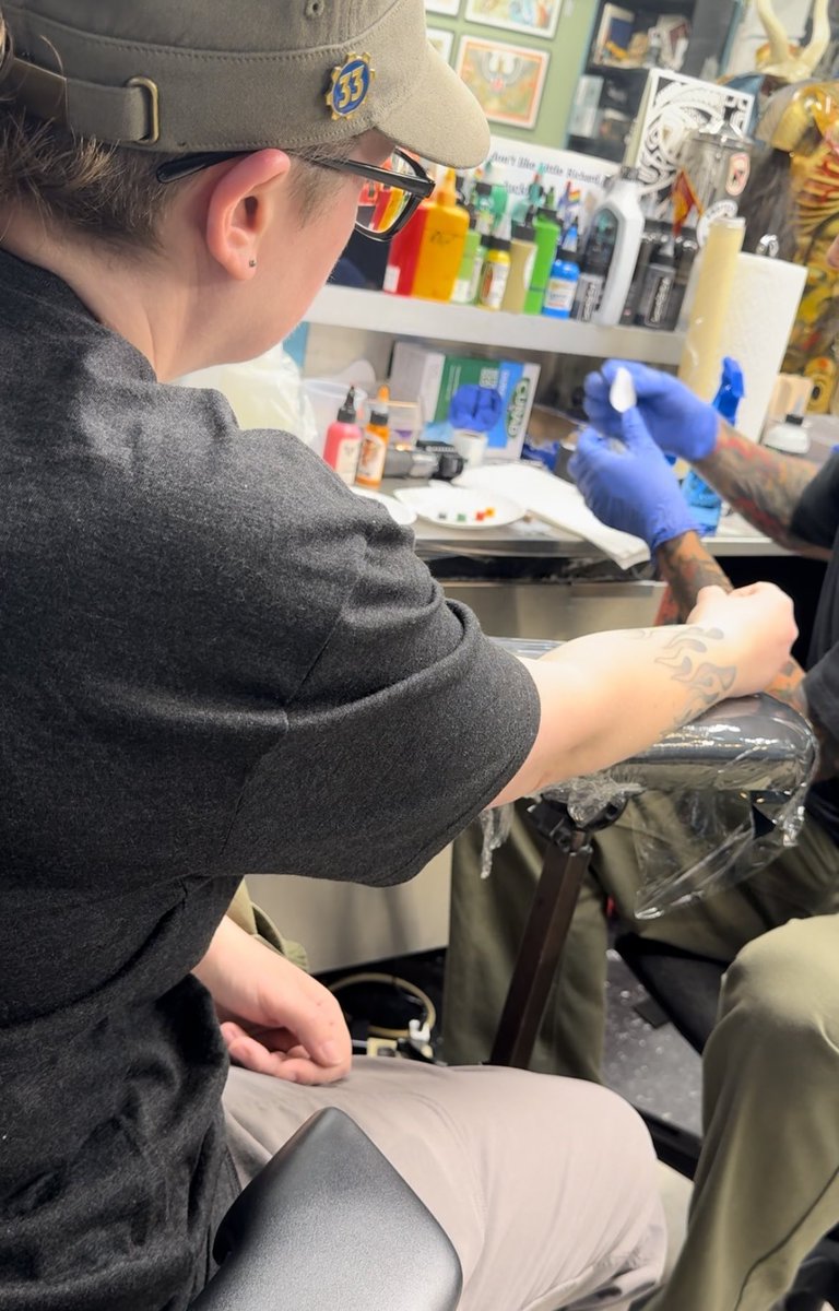 mrsfallout's tweet image. Some of u know I got a tattoo to commemorate my experience at​ PrimeVideos FILLY #Fallout activation. But most don’t know my husband &amp;amp; I got matching tattoos just steps from the actual place. That’s how much this meant to us 🥰
@falloutonprime ⁠​⁠​#mrsfallout #Falloutonprime
