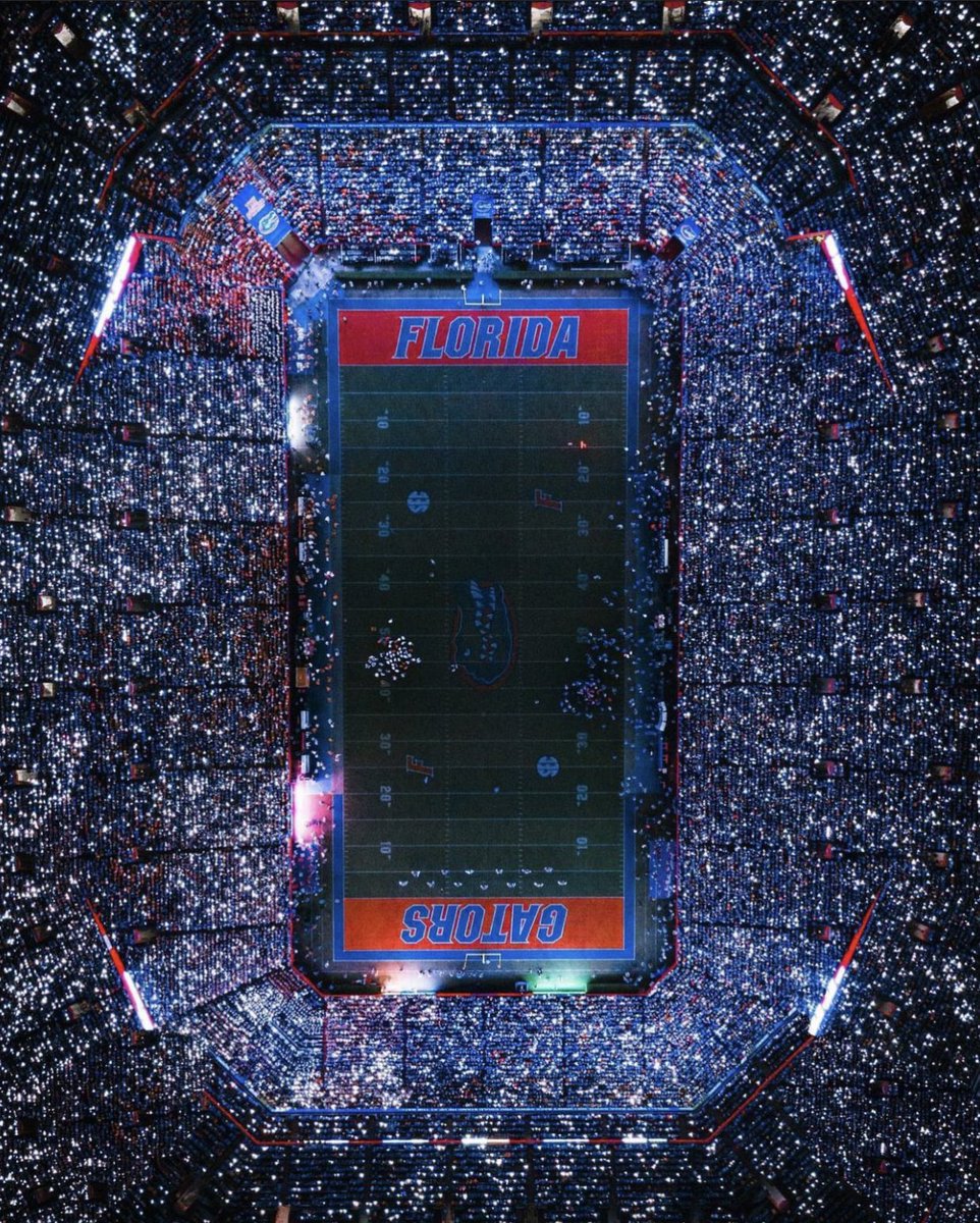 CFBHome's tweet photo. Best College Football Stadium Sweet 16

2. Florida v. 4. BYU

Poll below⬇️ https://t.co/2dwnXe2mbc
