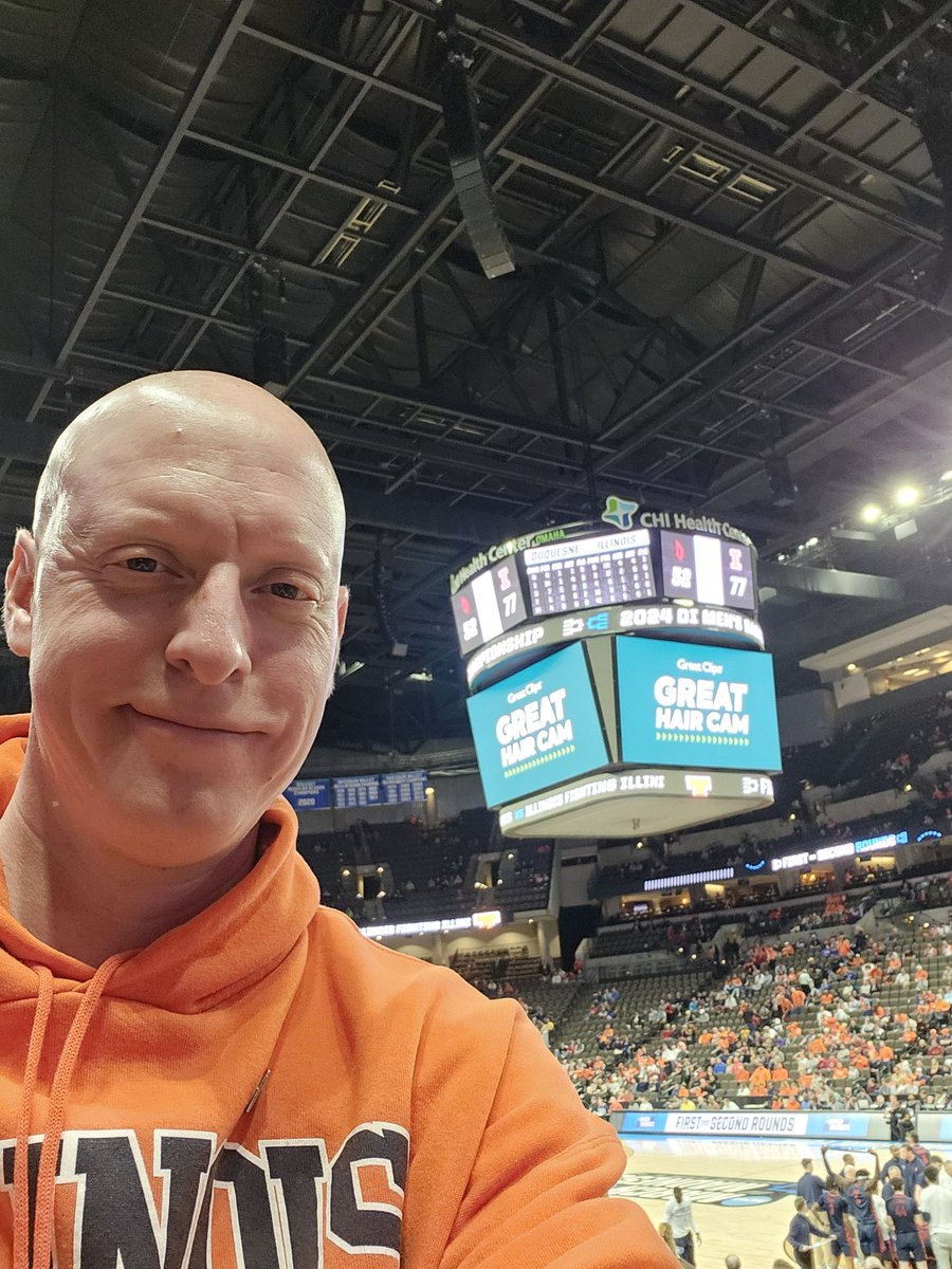 My selfie timing was on point tonight.  #greathair #goillini #illini #NCAAMarchMadness
