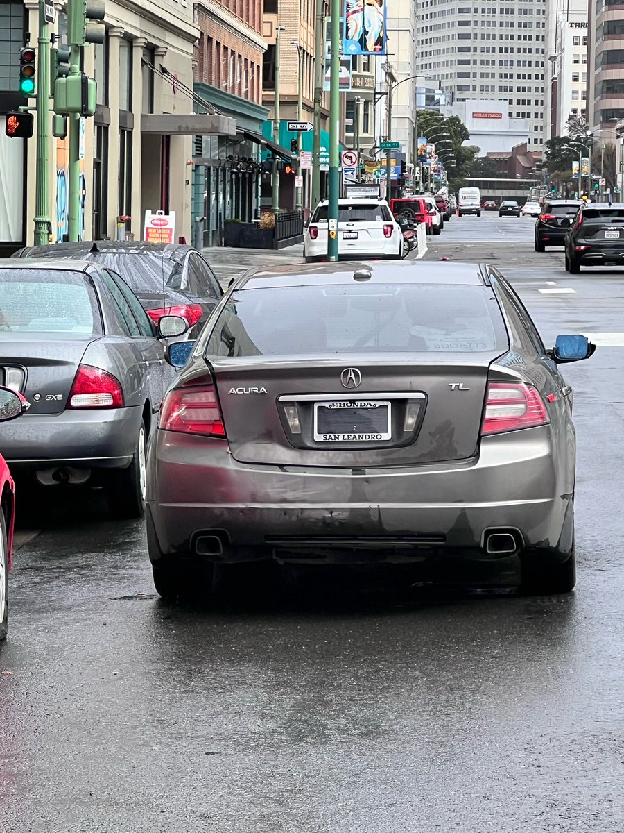 This Acura TL seen at 12th & Franklin in downtown Oakland is being used for smash-and-grabs, witness tells @KTVU