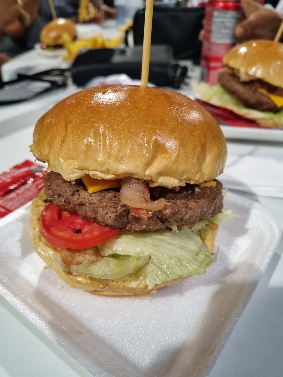 Só vim pro festival de shows do SINPRO pela comida... Compensou 🤪