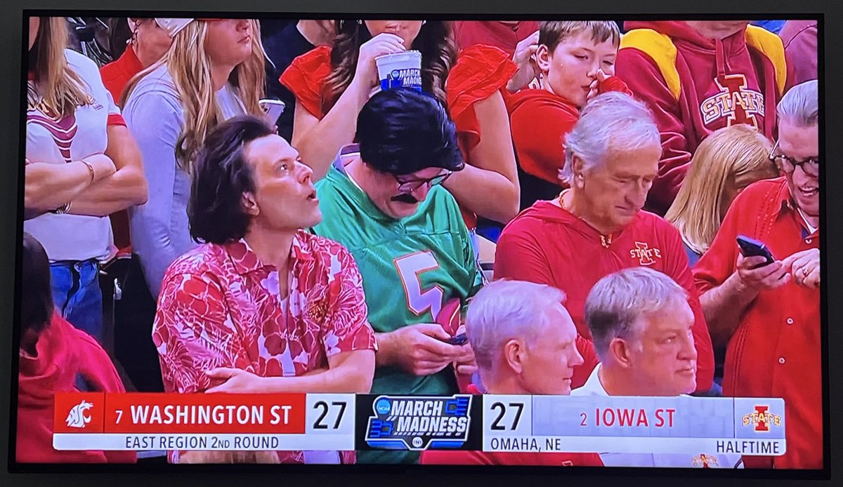 Ace Ventura & Ray Finkle catching some NCAA tournament action🤣 #MarchMadness #FinsUp #AlrightyThen