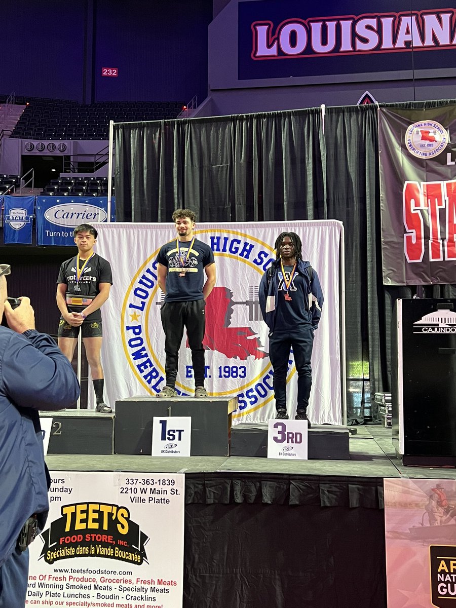 Congrats to our very Derrian Milligan for placing 3rd overall in the 123.5 lb weight class at the Division 1 State Powerlifting Meet! Way to represent the AV #thevikingway
