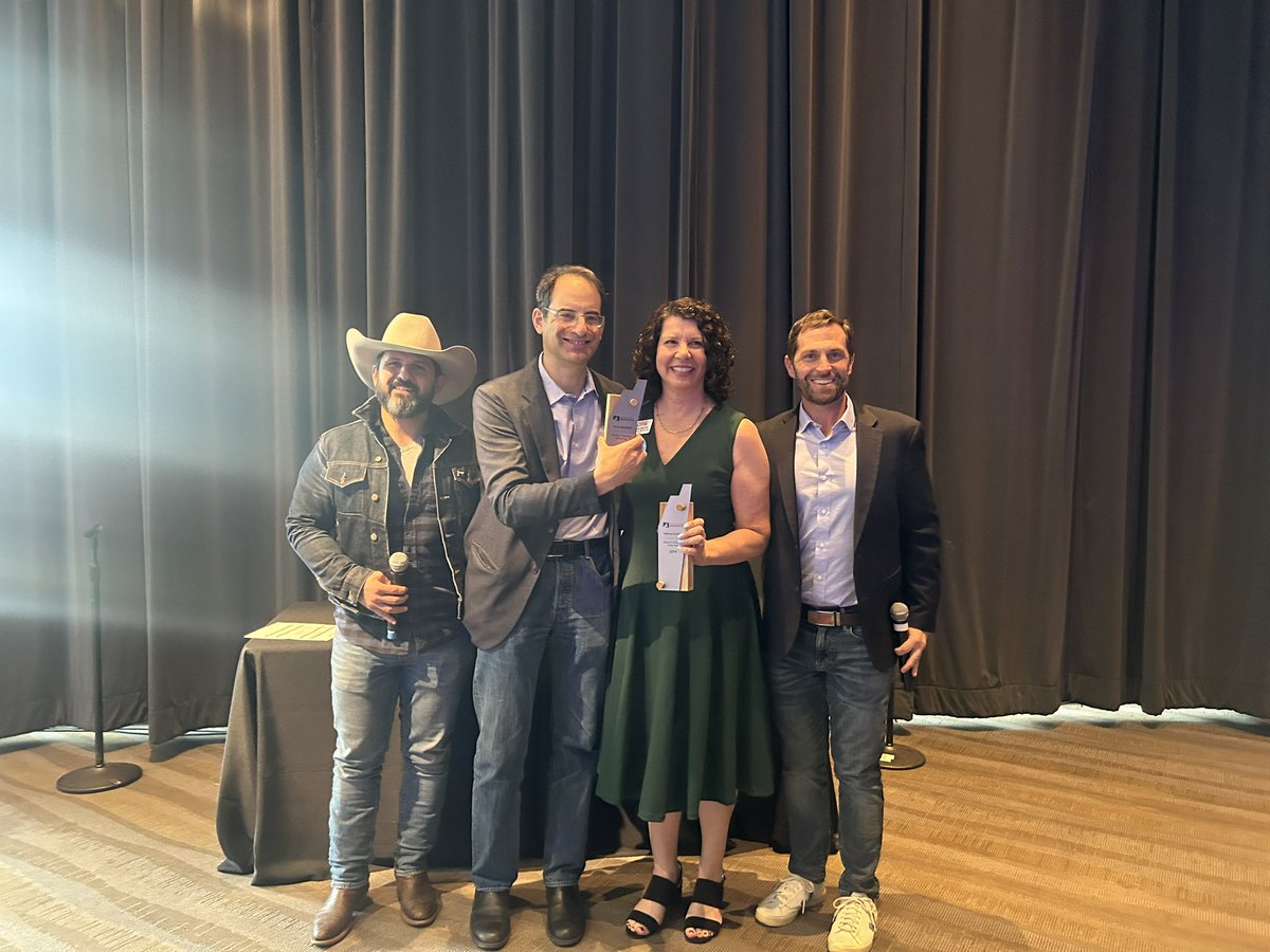 Great to be with @AFLCIOCO and @coloradodems for the first-ever DemFest in Denver to support Democrats up and down the ballot!  

Our movement is powered by hardworking volunteers like Melissa Garland, who I was proud to present the #CO06 Volunteer of the Year award.…