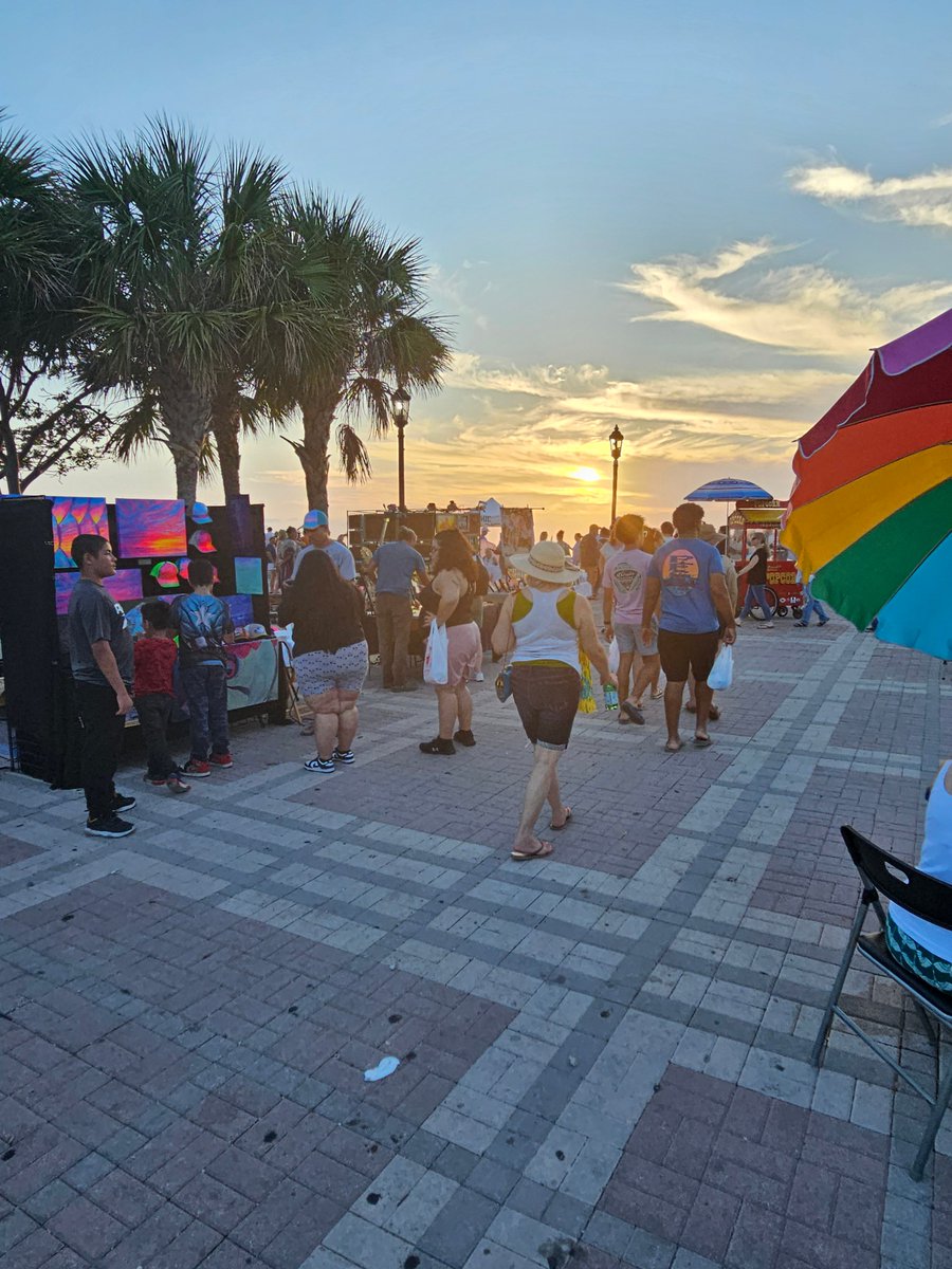 🌧️ After a rainy day in Key West, it's time to shake off the clouds and head to Mallory Square. Catch the vibrant entertainers and witness the magic of the day's sunset. 🌅 #KeyWest #Sunsets #MallorySquare #IslandLife #KeyWestLife 🎉🌴
