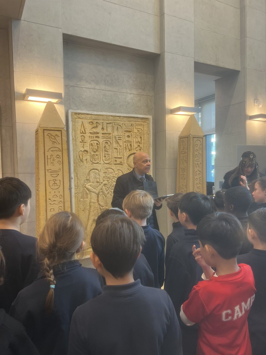 emcslack's tweet photo. 4M were honoured to be invited to the Egyptian Embassy in South Korea where we saw wonderful artefacts, learned so much and even had delicious Egyptian treats! Such a fantastic experience. @The_IPC @SFBritishSchool https://t.co/AVojE3eAKu