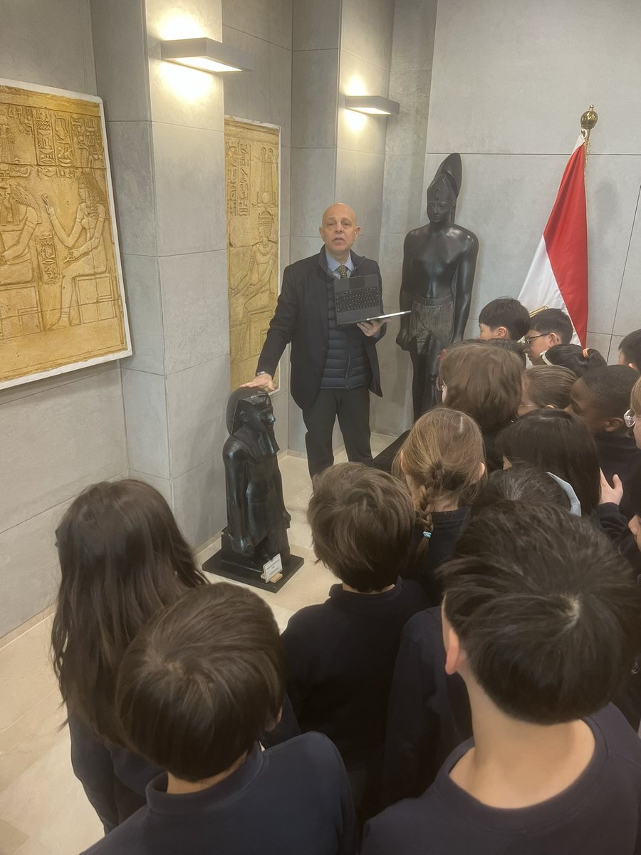 emcslack's tweet photo. 4M were honoured to be invited to the Egyptian Embassy in South Korea where we saw wonderful artefacts, learned so much and even had delicious Egyptian treats! Such a fantastic experience. @The_IPC @SFBritishSchool https://t.co/AVojE3eAKu