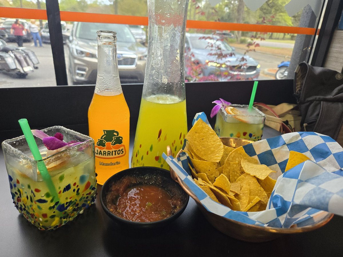 SeekerMBA's tweet image. Got out to use the rest of my #BonesBy @Jarritos giftcard. The food was #SuperGood. 

Did a quesabirria pizza. Think two whole tortillas with all that filling, like a quesadilla... but full size, not folded over. 

Loving the #NFT perks, and based on the discord... lots to come!