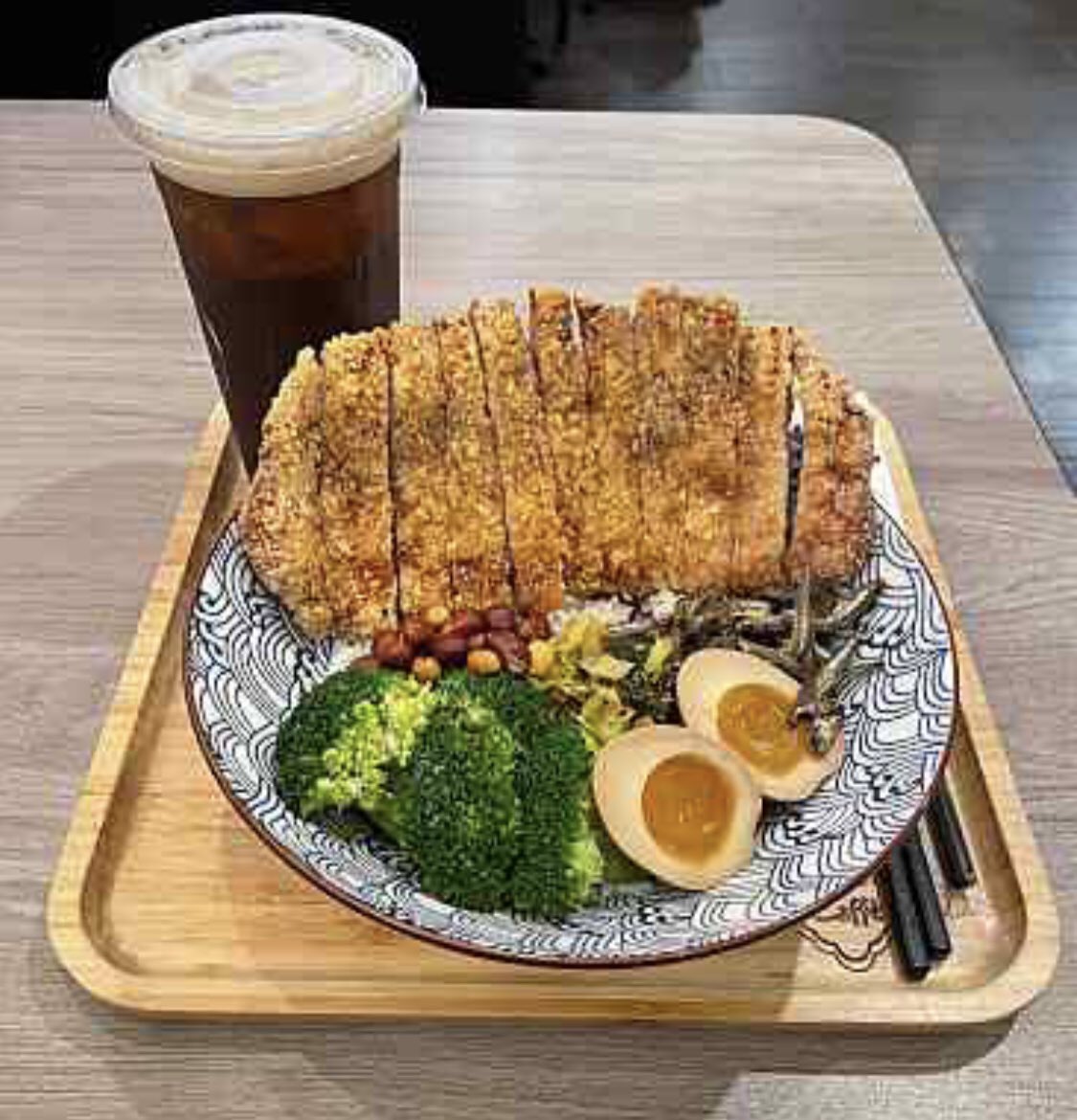 TECOMiami's tweet photo. Mia Oh Bear is in Orlando, indulging himself in authentic Taiwanese cuisine, savoring the "Taiwanese Pork Chop Rice" that features juicy fried pork chop paired perfectly with steamed rice and a soy-sauce marinated egg.๐
#SnoTea https://t.co/UH1ad00No7
