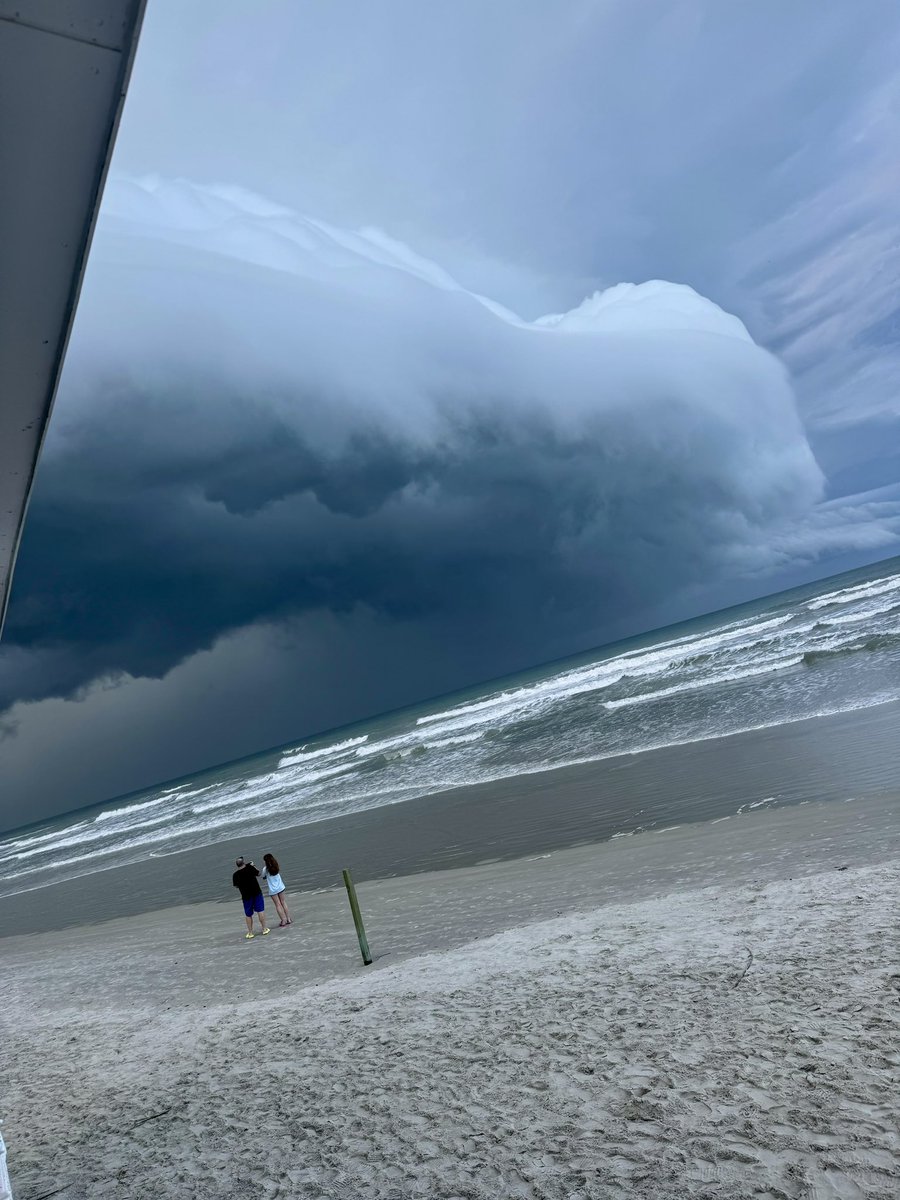 The raw beauty of a storm at the beach 🏖️.