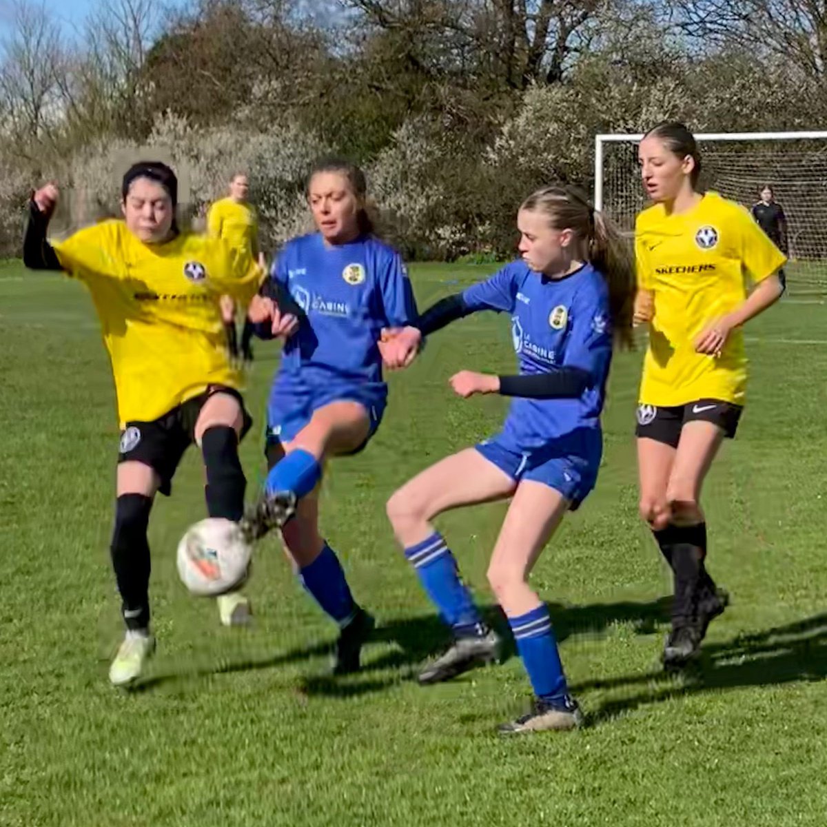 The game changed as much as the weather 🌤️🌦️🌨️🌦️🌤️ however, the <a href="/CityYouthFC/">St Albans City Youth</a> U16 North team’s performance was simply outstanding against a very good <a href="/WLFC_Youth/">Watford Ladies Youth</a> U18’s side.

#CityYouthFamily ⚽️💛💙

👕 Away kit sponsor <a href="/CreteCoteSki/">LaCabine Crete Cote</a> 
📸 <a href="/AndyBracey/">Andrew Bracey</a>
