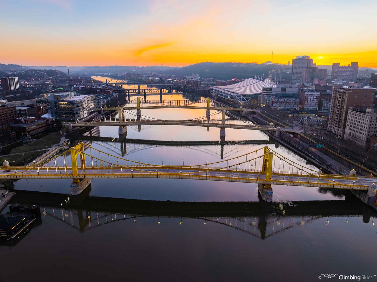 'Sunrise Sisters'

An aerial shot of the Clemente, Warhol, and Carson bridges spanning the Allegheny River during sunrise in #pittsburgh. 

#photography #bridges #citylife #sunrise #climbingskies