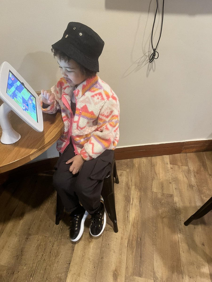 goggleboxemma's tweet photo. When she’s choosing her own clothes and trying her own laces #stopgrowing https://t.co/SELOJHuvvW