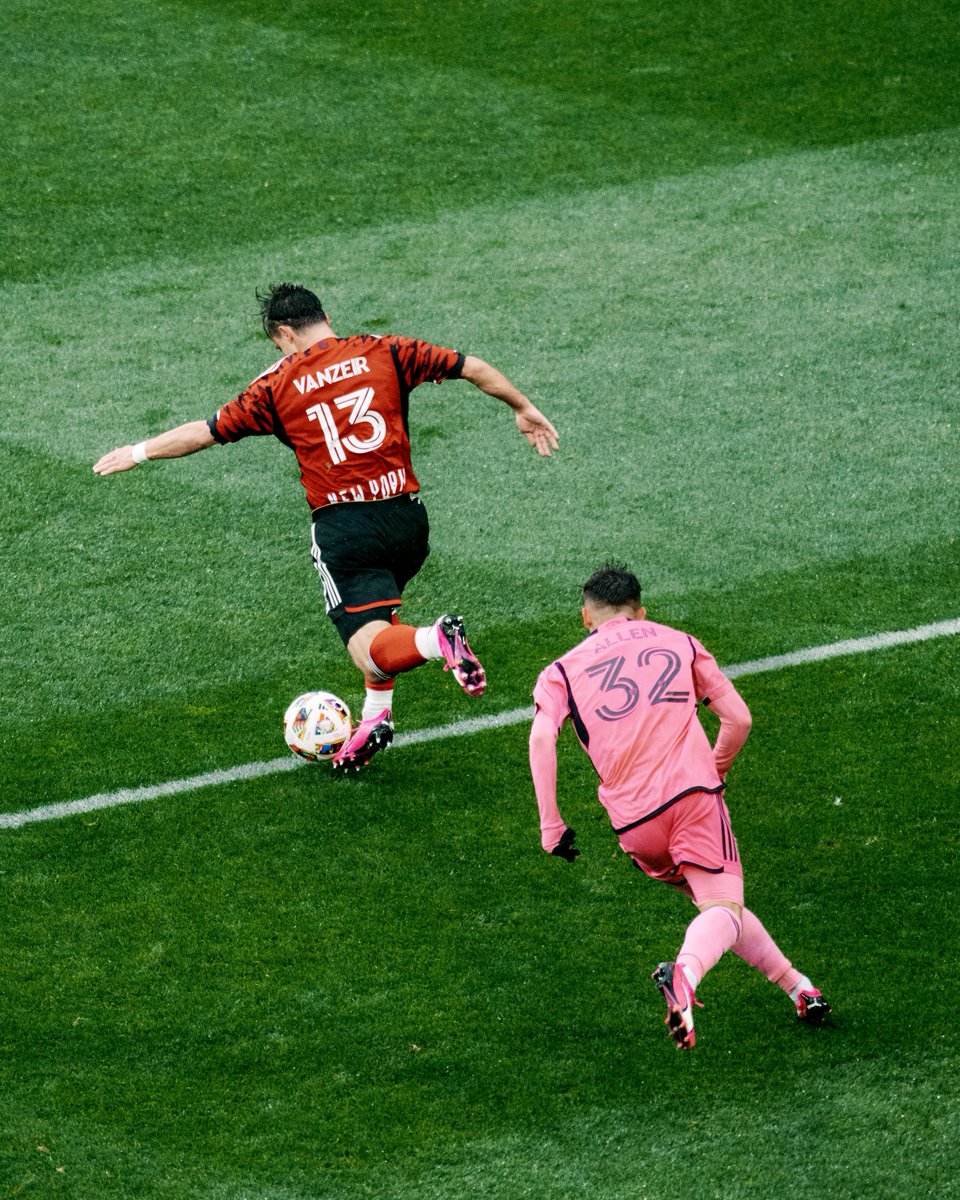 🔴⚫️ @NewYorkRedBulls vs @InterMiamiCF 🎟️ First player in club history to hit 4 assists in one game @dantevanzeir 🛩️ 📸 @konradborzy