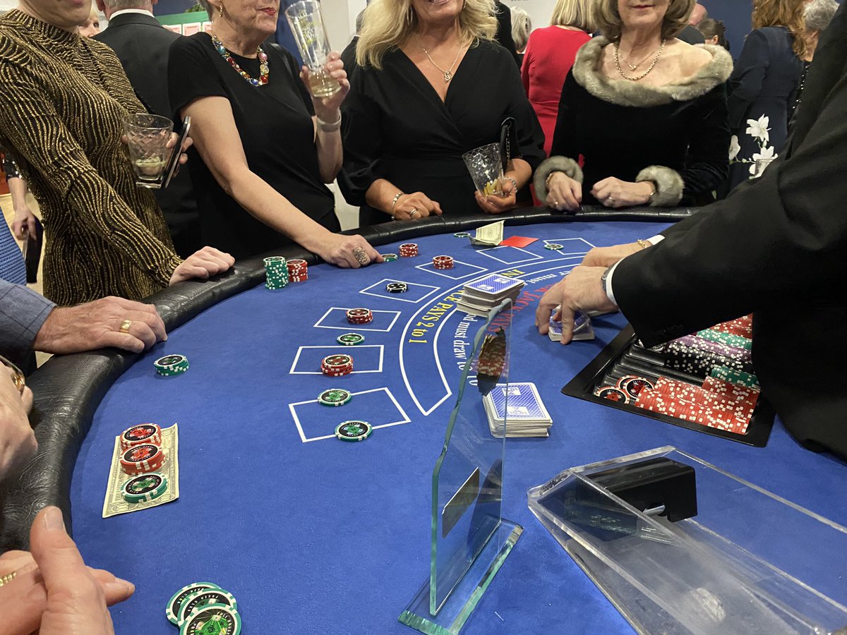 EatonGolf's tweet photo. What a fantastic evening with @4acesfuncasino thank you so much. We all had such fun and well done to everyone behind the bar together with all the winners https://t.co/rGwLhOVNDY