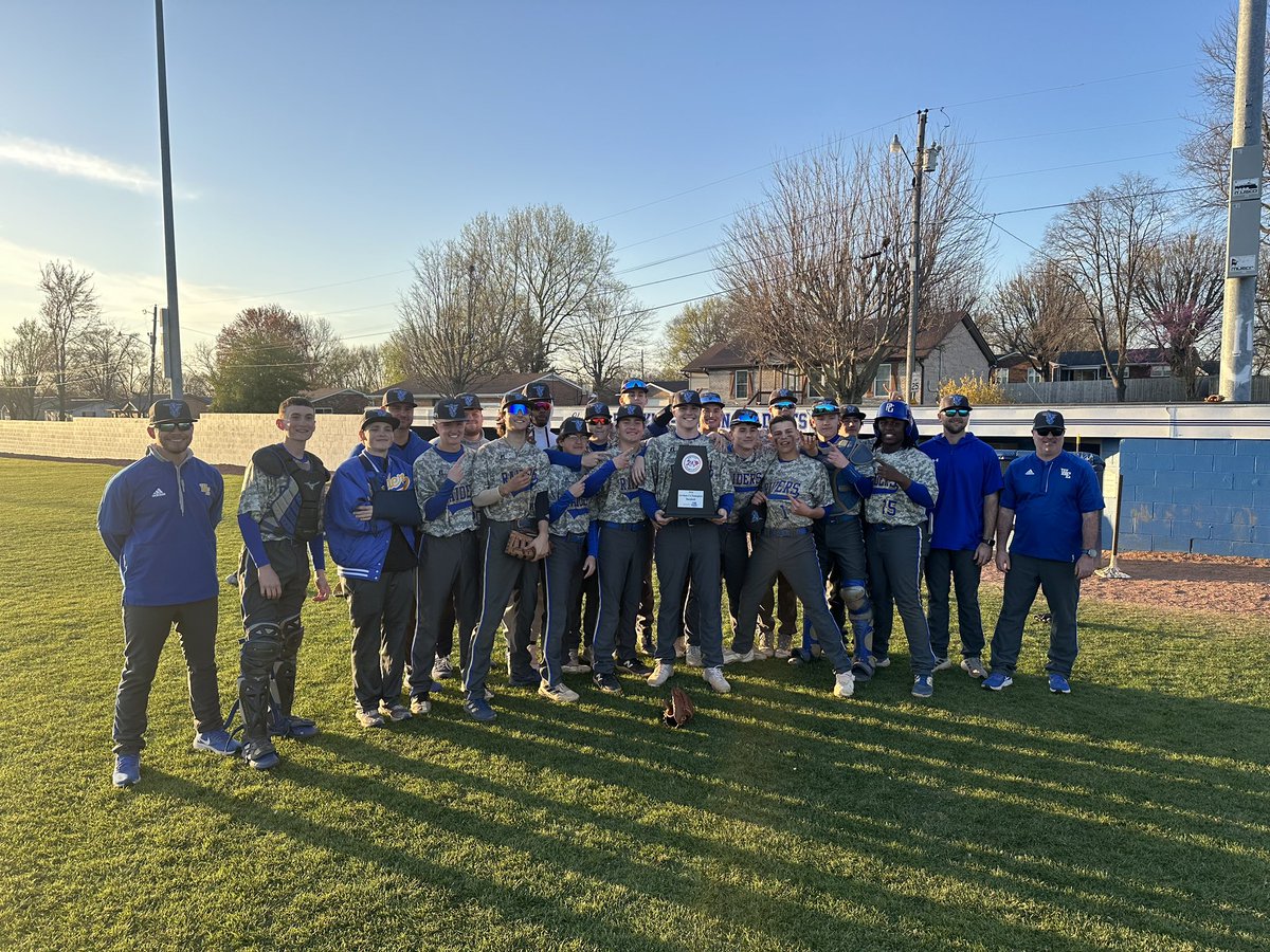 BrandonCombs80's tweet photo. Raider Baseball successfully defends the 2A Section 2 Championship Title with a 11-4 W over Glasgow. Raiders will play in State Tournament April 19th in Owensboro. https://t.co/n5yFNZuvAL