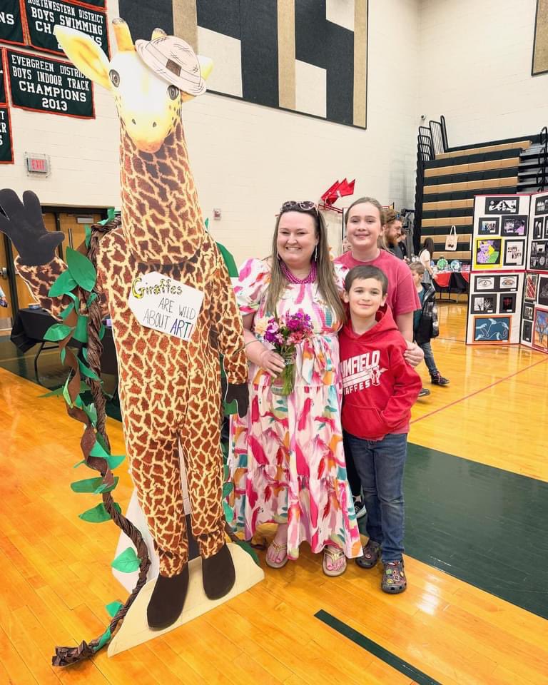 Our artistic giraffes put on such a fabulous art show & sang beautifully at the Arts Festival this weekend! Congratulations to all the students involved! Please post your pictures below in the comments! #fcps1artsyam24 #FourHousesOneFamily #vaartedyam24