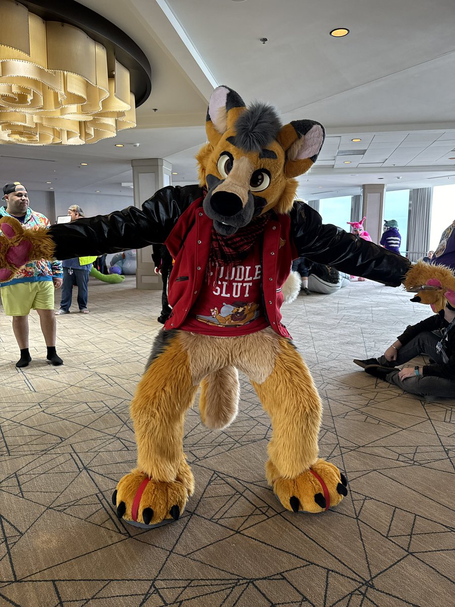 It’s Saturday. #SqueakySaturday! Spend some time with friends, squeaky or otherwise! < @HipsterDawg, [identification.error], and @Kangazeroo at #TFF2024 >