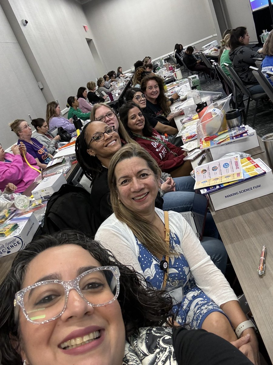 AnaMax16's tweet photo. Having a blast with Matt wells and the @CFISDHolmsley kindergarten team @GR_Houston Fun with phenomena!! Math learning trajectories and its importance. Basic of Discovery education to boost  engagement 🥰 https://t.co/pRYzz3qEf4