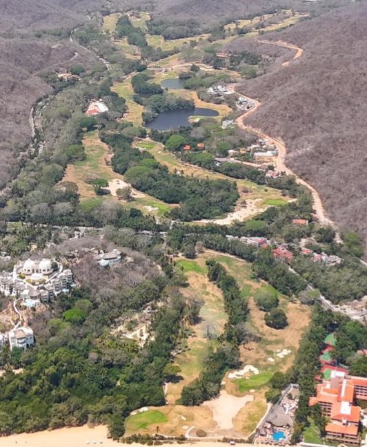 Todo lo que toca el gobierno lo pudren, lo secan, lo matan, lo destruyen, lo queman, se lo roban, se les cae y lo corrompen.

Un día después que por venganza la GN expropiara ilegalmente el campo de golf en Huatulco pedí que le tomaran fotos, a 8 días de que el Gobierno lo tomó