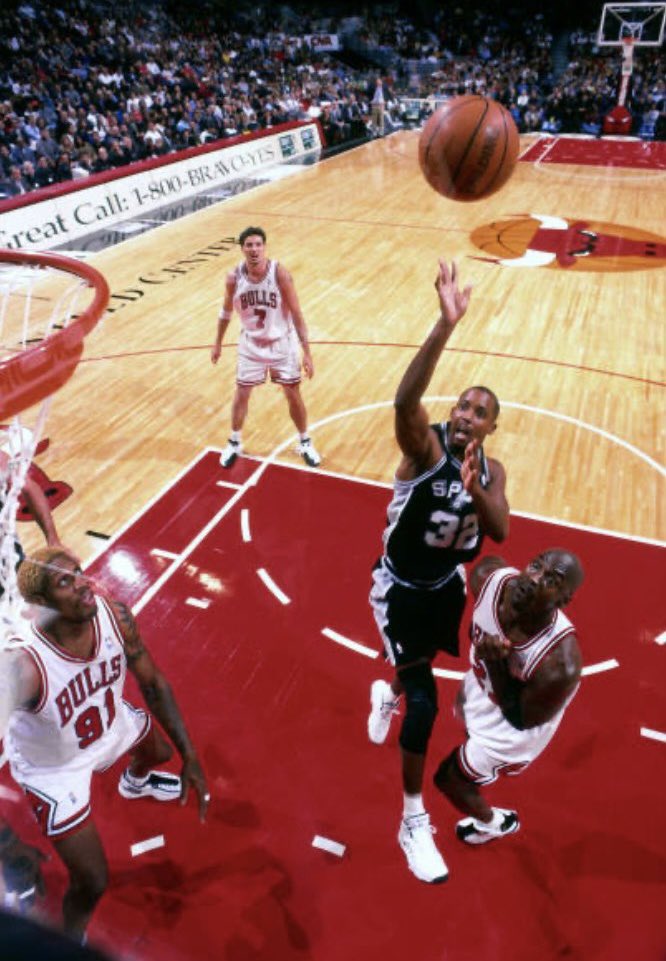 HarryHaris48861's tweet image. Sean Elliott of the San Antonio Spurs goes to the basket while Michael Jordan, Dennis Rodman and Toni Kukoc of the Chicago Bulls are on defense. #SeanElliott #SanAntonioSpurs #SanAntonio #Spurs #basketball #MichaelJordan #DennisRodman #ToniKukoc #ChicagoBulls #Chicago #Bulls