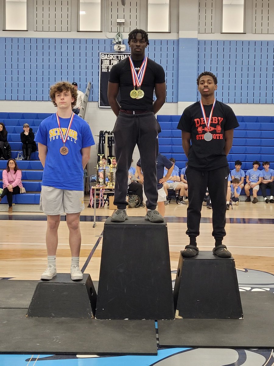 DerbyAthletics1's tweet photo. Today was a successful day at the NVL Weightlifting comp. The team placed 5th overall. Individual achievements:
Malik Thomas 1st place squat 201-220 470 
Bryan McLean 3rd place squat 161-180 400 and 1st place power clean 161-180 255
Quincy Carter 3rd place squat 160-under 315 https://t.co/RJeMxh3ZvP