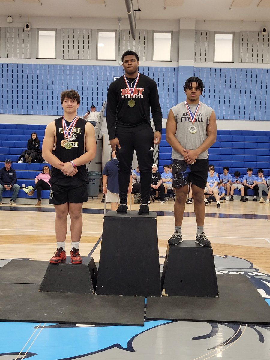 DerbyAthletics1's tweet photo. Today was a successful day at the NVL Weightlifting comp. The team placed 5th overall. Individual achievements:
Malik Thomas 1st place squat 201-220 470 
Bryan McLean 3rd place squat 161-180 400 and 1st place power clean 161-180 255
Quincy Carter 3rd place squat 160-under 315 https://t.co/RJeMxh3ZvP