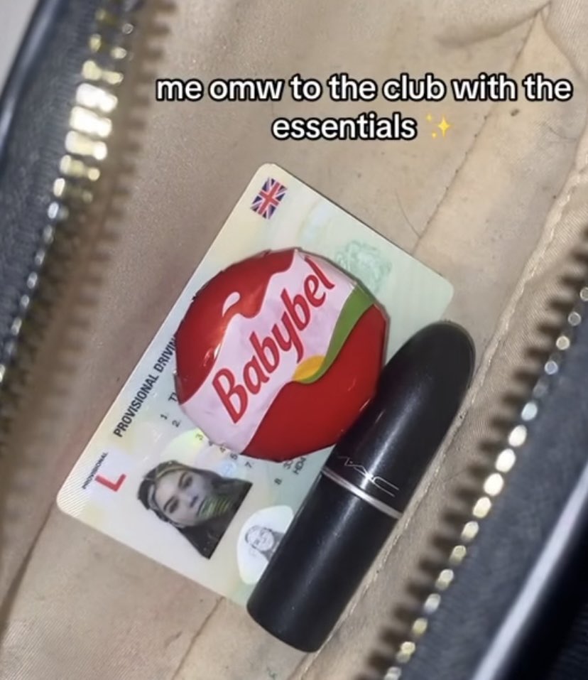 Megi (@reaisnowhite) on Twitter photo 