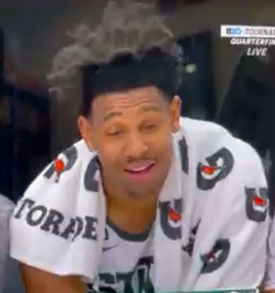 SpartyWRLD's tweet photo. 5th-year senior AJ Hoggard went OFF vs UNC in the Round of 32

3 PTS ‼️
1-10 FG 🔥
3 Turnovers 🤫
4 Layups blocked 💪
2 Blinkers pregame 😈
Put his shorts on correctly 🗣️ https://t.co/kwlXQQkhz7