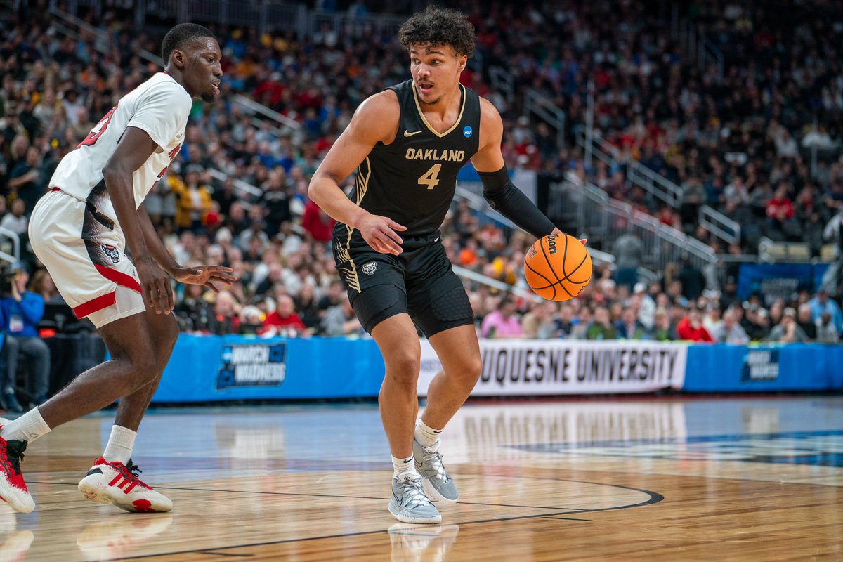 OaklandMBB's tweet photo. 20 more minutes. https://t.co/navvrCmta7