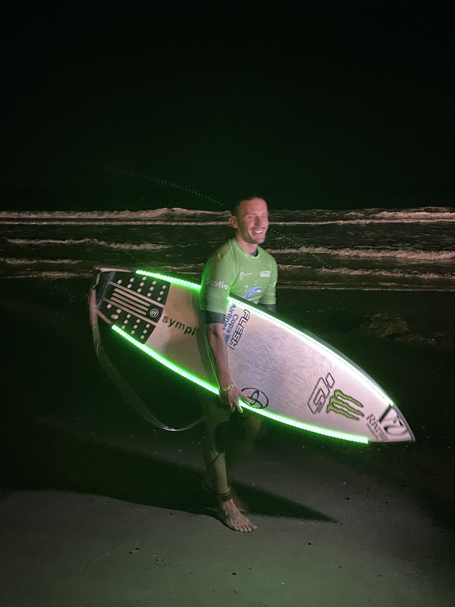Impresionante el Primer #FullMoonFestival en #PuntadelEste  una noche con lo mejor del #surf y una fiesta sin precedentes en Uruguay 👏👏👏👏
Así arrancamos esta #SemanadeTurismo en #Punta 
Felicitaciones por la apuesta <a href="/LucasMadrid21/">Lucas Madrid</a>