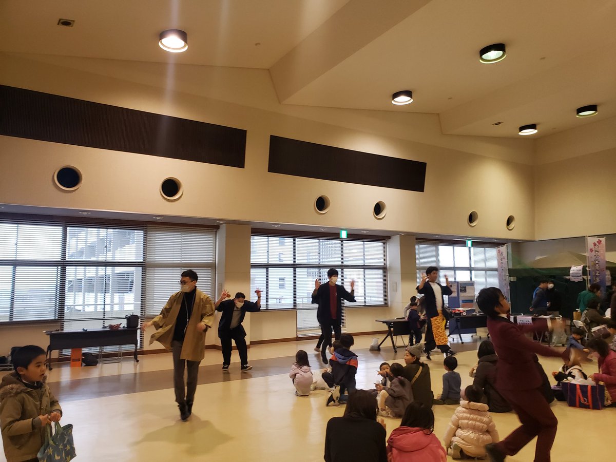 nikkonikogenki's tweet photo. 3月23日弥富市で行われた
こども食堂フェスタの司会でおじゃまさせていただきました。
とにかく、元気な皆さん❗
元気をいただきました。
ありがとうございました。
#弥富市
#こども食堂フェスタ
#にっこにこ元気のイシハラ
#よさこい https://t.co/byCFnHGT0J