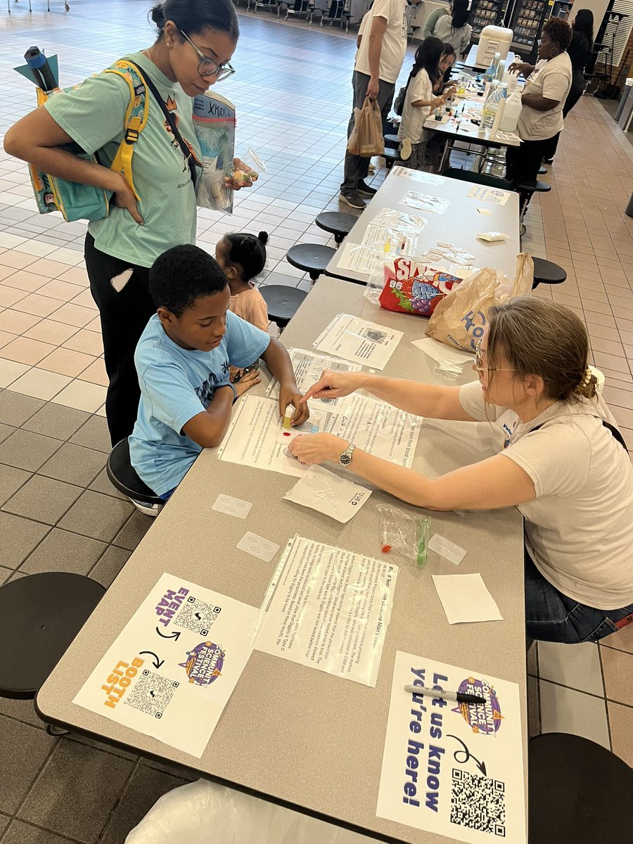 Catch the criminal! <a href="/cycreekhs/">Cy Creek High School</a> teacher running a forensics investigation! #CFISDscifest #BeCurious <a href="/CFISDScience/">CFISD Science</a>