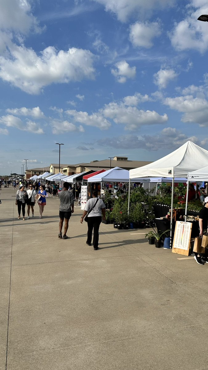 🎉 Excited to celebrate Fulshear’s 200th Bicentennial! This event was  filled with delicious eats from local food vendors, live music on the concert stage, and unforgettable memories with family and friends. #Fulshear200 #BicentennialCelebration 🍔🎶📸