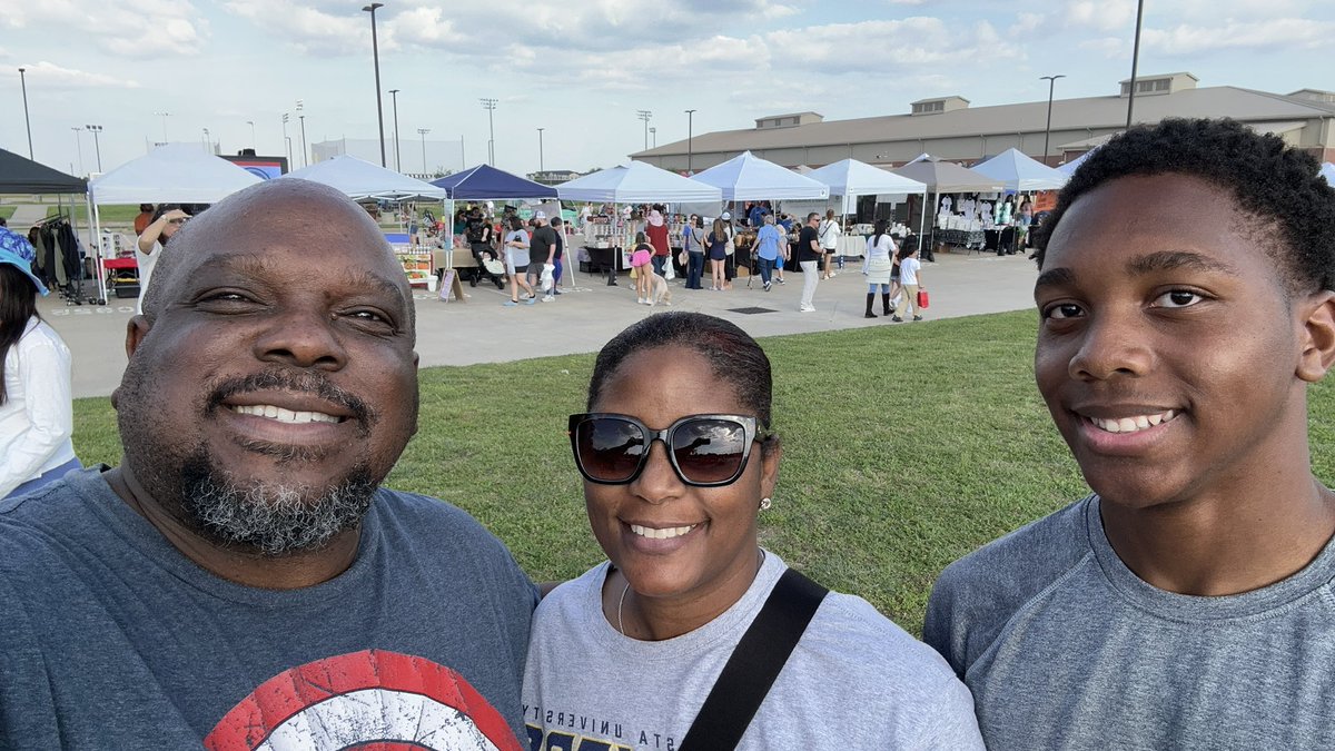 aabates's tweet image. 🎉 Excited to celebrate Fulshear’s 200th Bicentennial! This event was  filled with delicious eats from local food vendors, live music on the concert stage, and unforgettable memories with family and friends. #Fulshear200 #BicentennialCelebration 🍔🎶📸