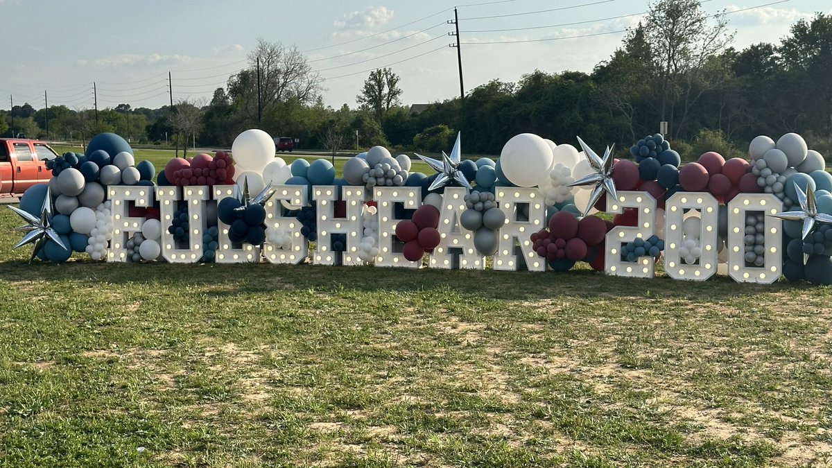 aabates's tweet image. 🎉 Excited to celebrate Fulshear’s 200th Bicentennial! This event was  filled with delicious eats from local food vendors, live music on the concert stage, and unforgettable memories with family and friends. #Fulshear200 #BicentennialCelebration 🍔🎶📸