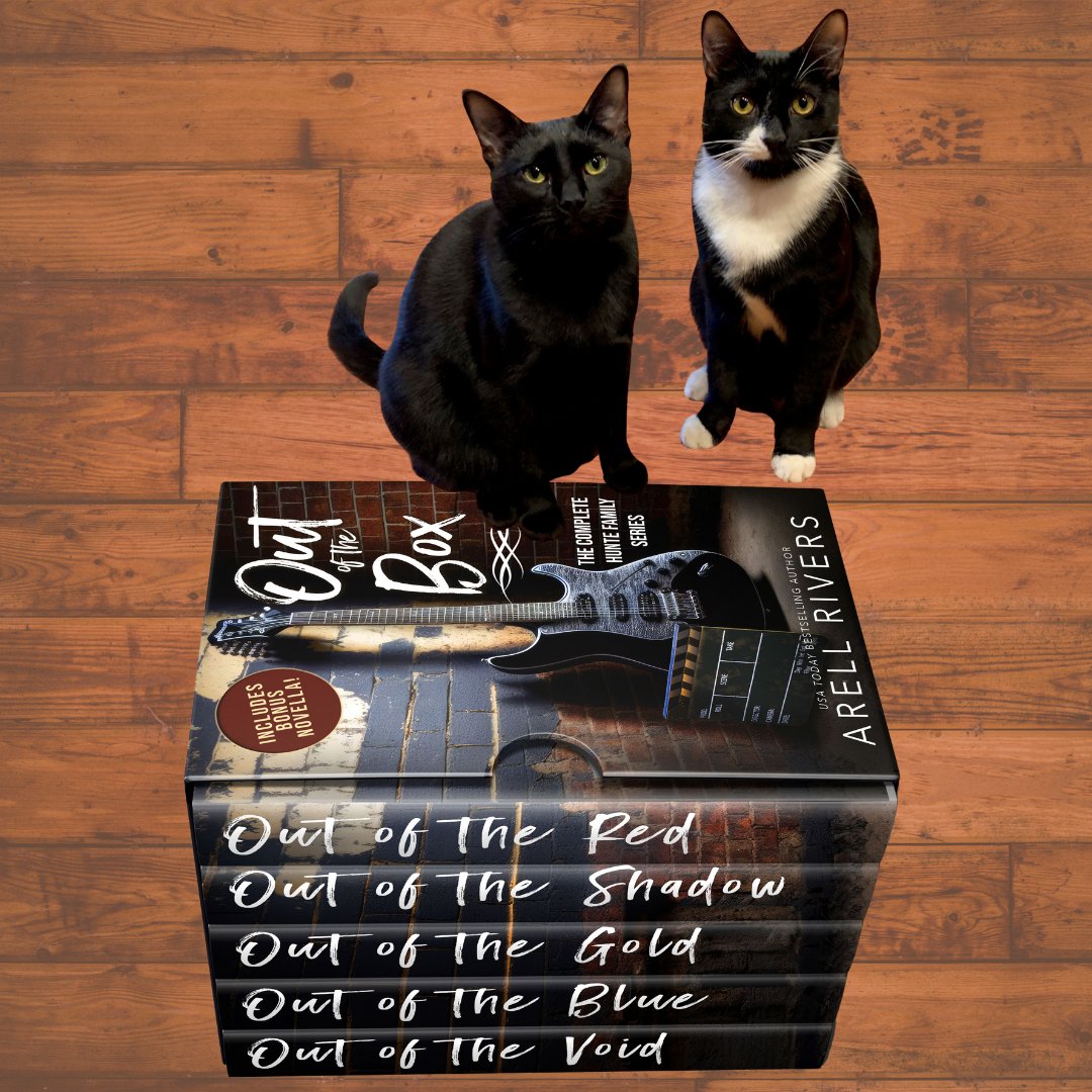 Happy Caturday!

Luna and Loki ask if you've picked up OUT OF THE BOX yet? If not, 1-click meow --> geni.us/OutoftheBox

#caturday #romanceboxset #arellrivers