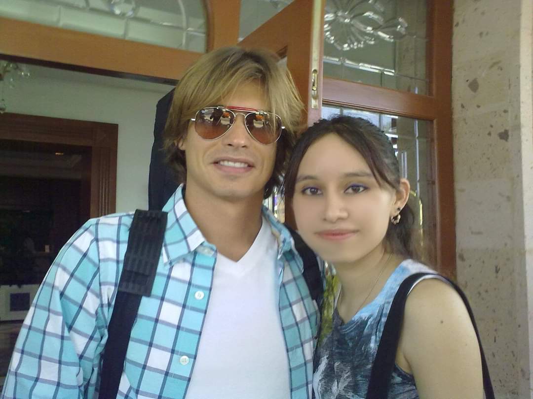 RBD4everClub's tweet photo. @carlosbaute hay que actualizar la foto cuando vengas a #Aguascalientes para la feria @FNSM_Oficial  aunque sea solo verte para la foto siii please https://t.co/iKJ7CVOsHB