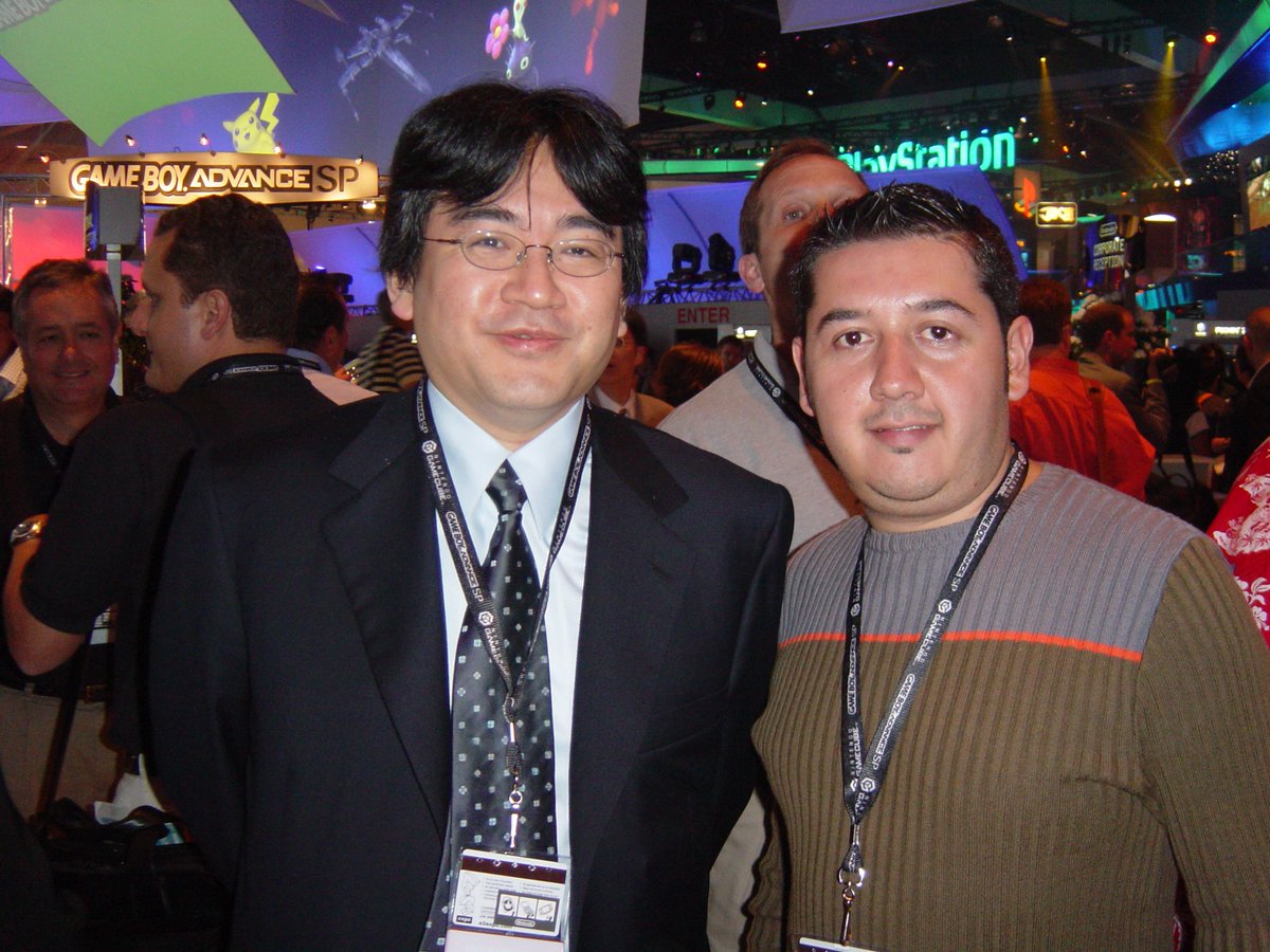 Con el señor Satoru Iwata (QEPD) en la #E3 de 2003. Archivo #ClubNintendo.