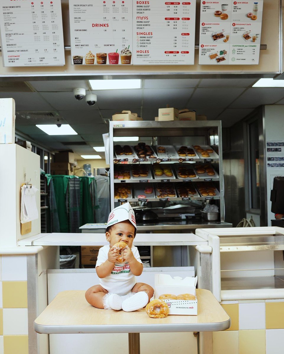 Happy 6 months to this cutie! 🎂 client said she needed a unique 6th month photoshoot. Nothing says 6th months like 1/2 a dozen 🍩😍 we upped the usual with a twist! Book today ❤️

• Concept chosen by me 
• Outfit chosen by me 
• Location chosen 
• On site direction 
•Props