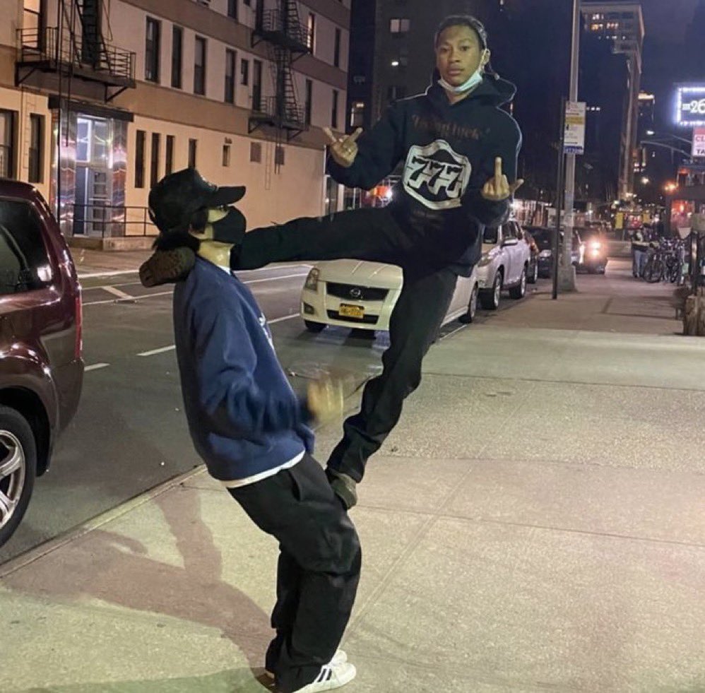 insaneposes's tweet photo. https://t.co/JdEZrfULwG