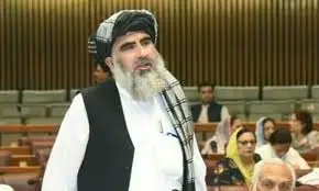 JUI_NW's tweet photo. لاسٹ رمضان المبارک یعنی شھادت سے دو دن پہلے مفتی صاحب نے بڑا معصومانہ سوال کیا!!
کہ نجیب خان میرے لیے کوئی پلاٹ دیکھ لے تاکہ میں بھی اسلام آباد میں گھر بنا سکوں!!
تو میں نے ڈایرکٹ جواب میں ٹاپ سٹی کا ذکر کیا!!
اور ساٹھ لاکھ کیساتھ پانچ مرلہ پلاٹ مل جائے گا!!
تو مفتی صاحب ہنسنے لگا!! کہ ساٹھ لاکھ کہا سے لاؤں گآ!!
"میرے لیے قسطوں والا دیکھ لے"

پوری کہانی لکھنے کا مقصد یہ تھا کہ ایک وفاقی منسٹر تھا مگر وہ ایک پانچ مرلے کا پلاٹ نہیں خرید سکتا تھا!!
اور پھر بھی کچھ ناعاقبت اندیش ہماری قائدین کو  ٹارگٹ کر رہی ہے!!!
یا رب العالمین تو مفتی صاحب کو کروٹ کروٹ جنت نصیب فرمائیں!! آمین

@najibdawar