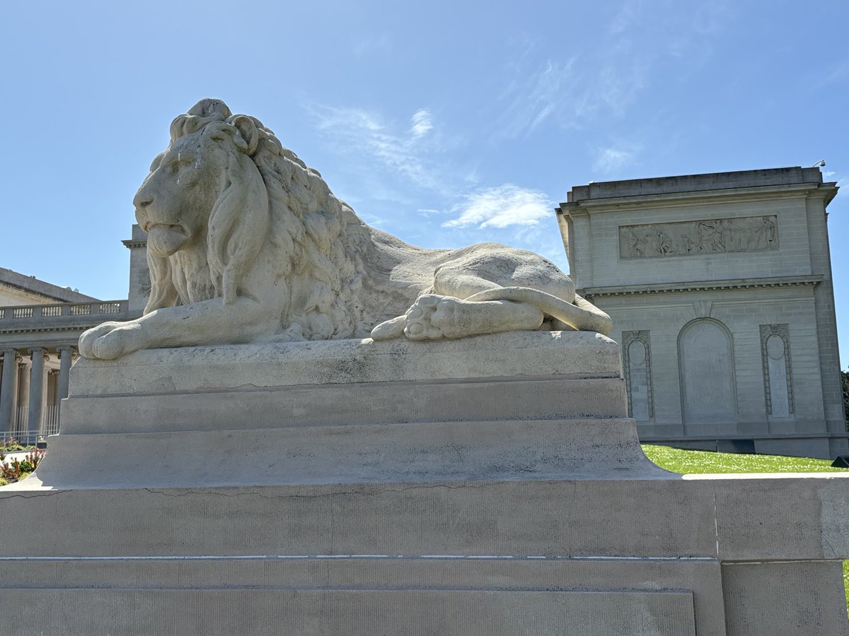 A regal pose at the palace of the legion of honor in beautiful San Francisco! #caturday rules